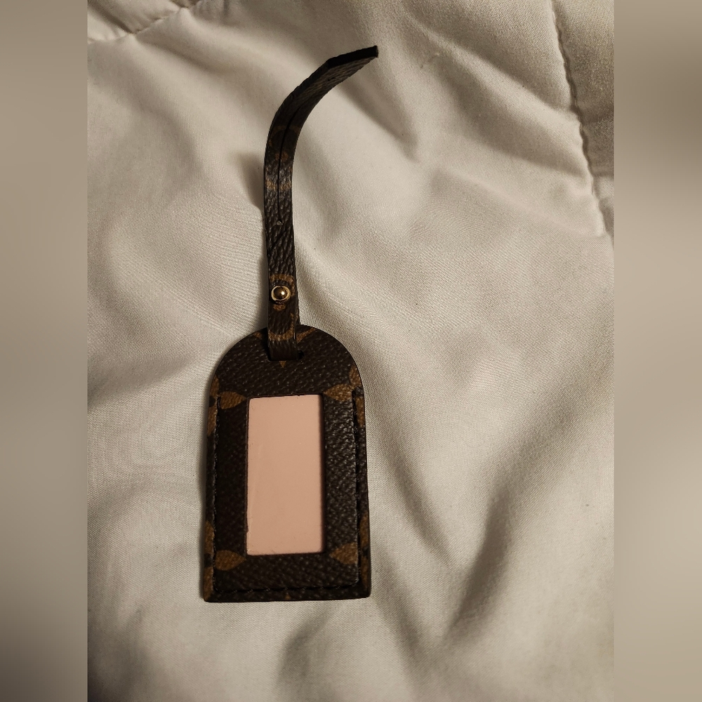 Lv Language Name Tag - image 2